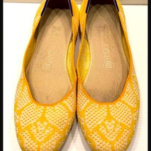 Rothys The Flat Womens Size 8.5 Sunshine Yellow Round Toe Shoes Blue Halo